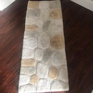Chesapeake Pebbles Plush Bath Runner